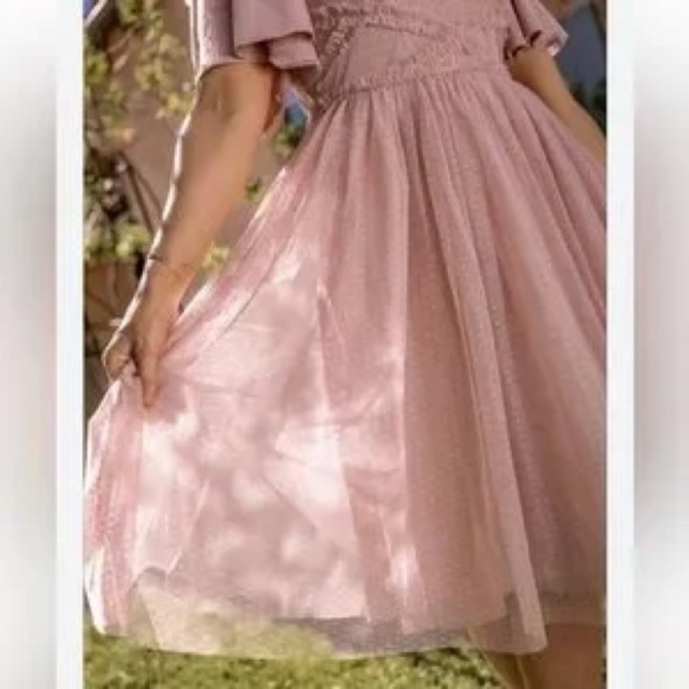 Ivy City Co Tara Dress Blush
NEW WITH TAGS SIZE M
Tulle Midi Dress - Picture 12 of 13